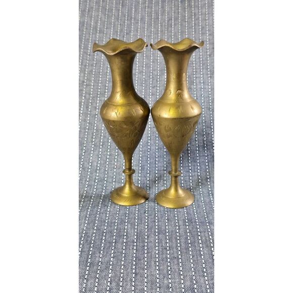 Two Vintage Brass Vases with etched floral and foliage patterns - Picture 2 of 7